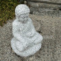 bouddha en granite 50 cm. fleur de lotus.
